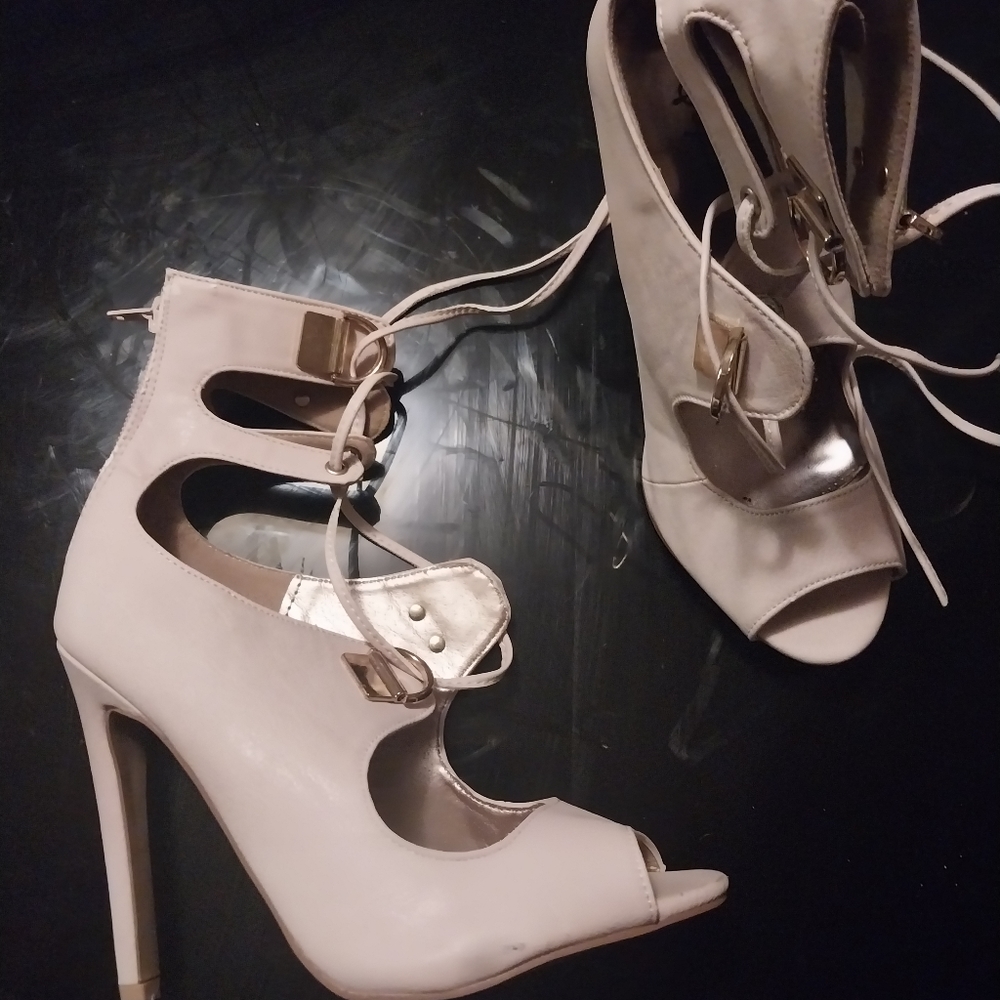 Heels - Picture 2 of 5
